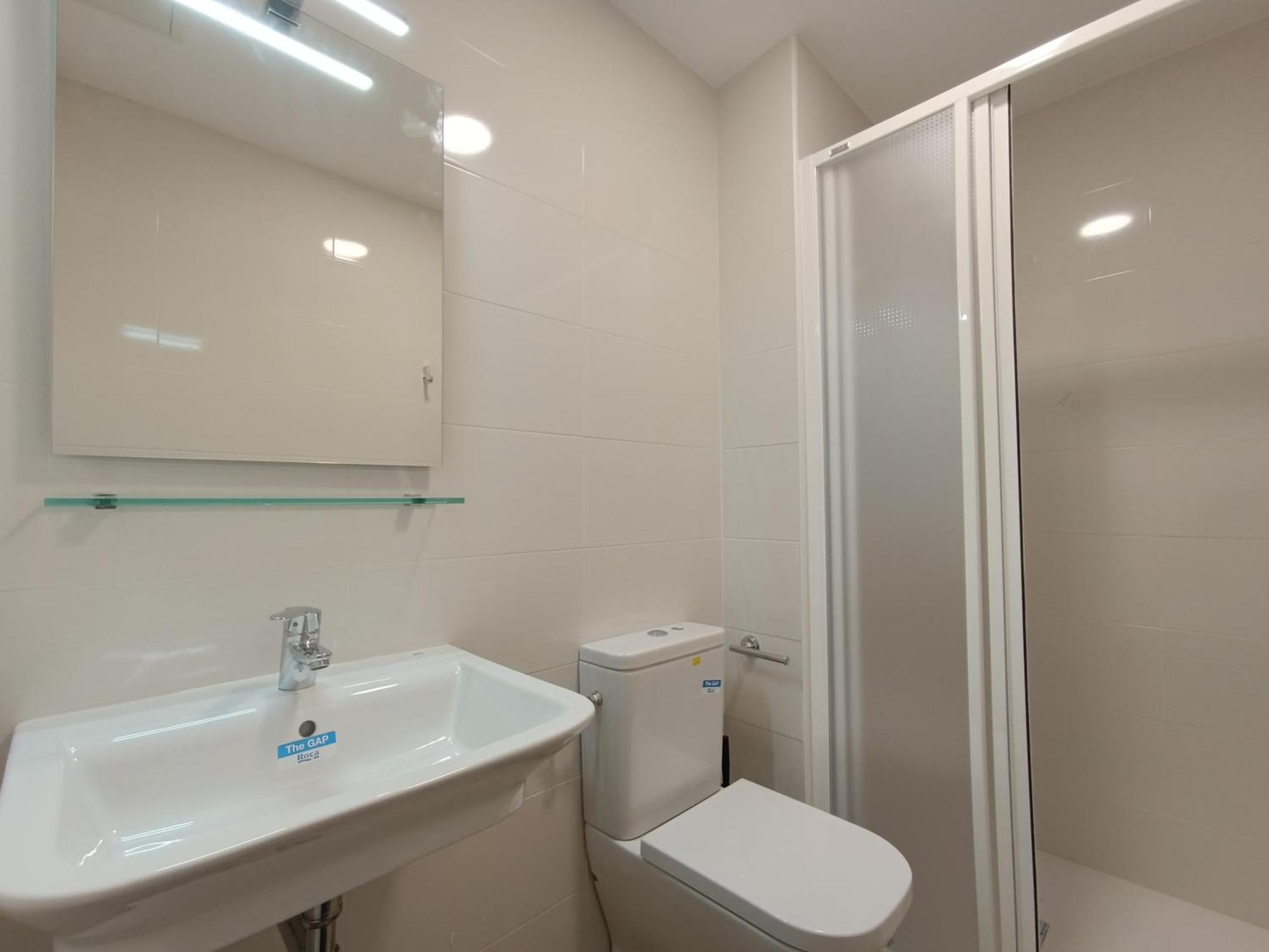 Cama en habitación compartida con 4 camas