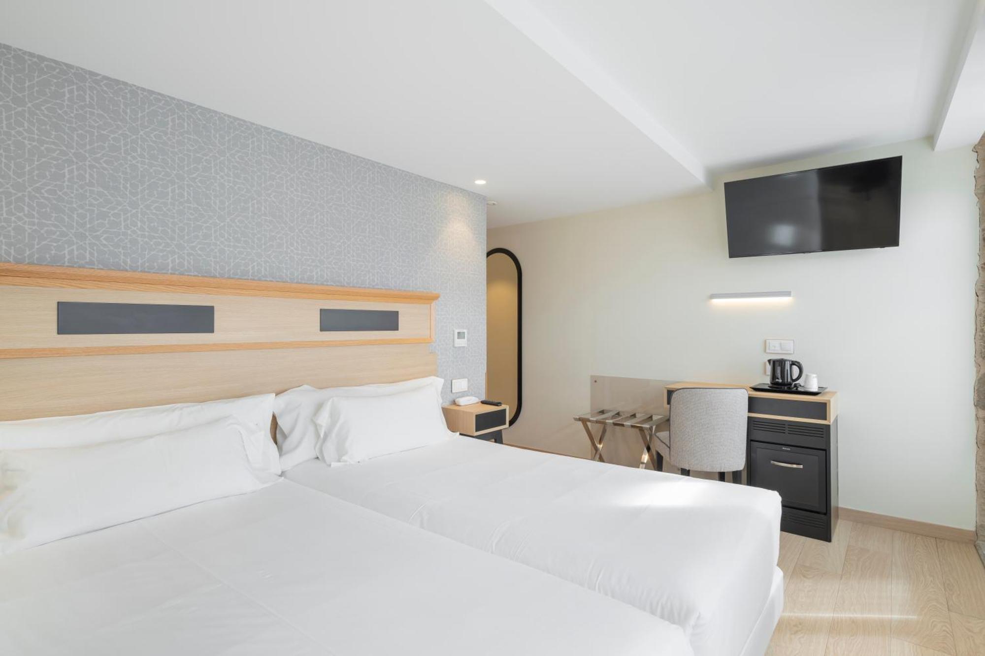 Deluxe Double Room,1572658856:JPEG