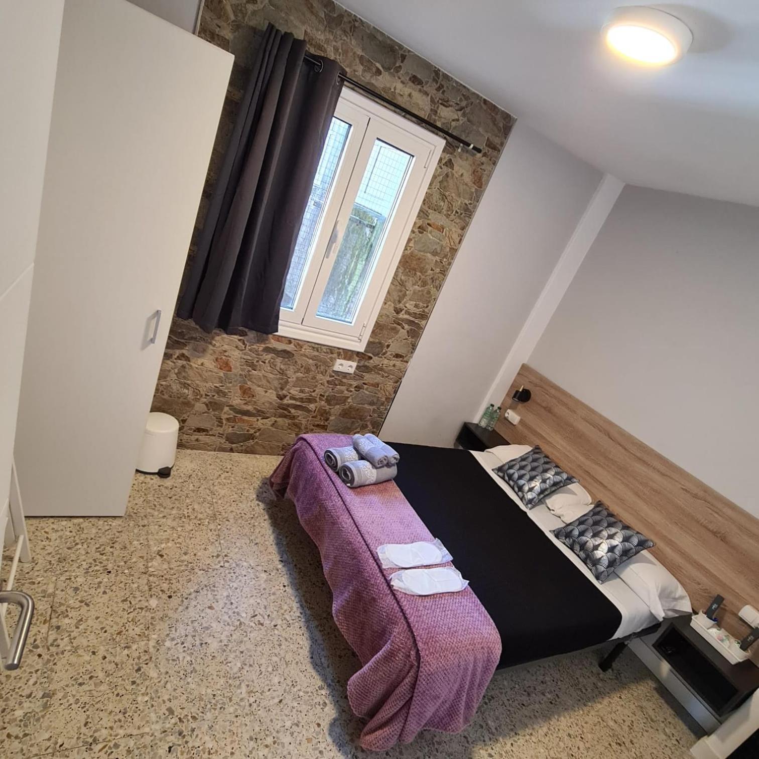 Quarto Individual com Casa de Banho Partilhada
