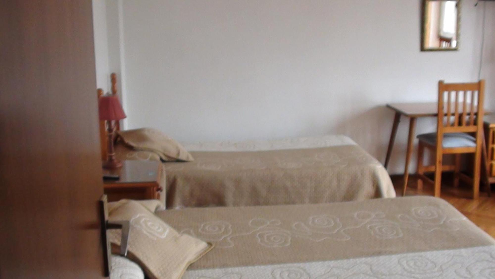 Quarto Triplo com Casa de Banho Partilhada