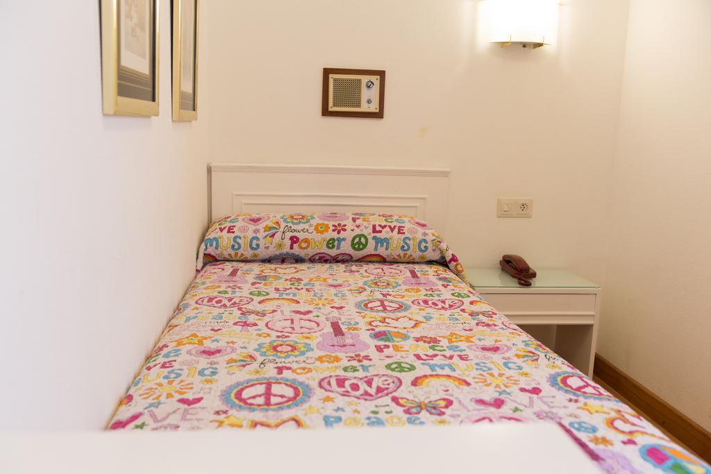 Quarto Individual com Casa de Banho Privativa