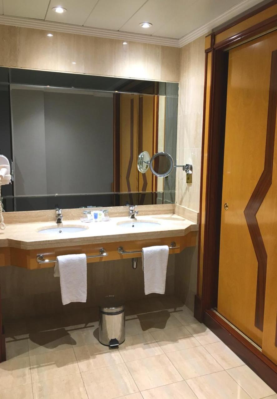 Quarto Familiar (2 Adultos + 2 Crianças)